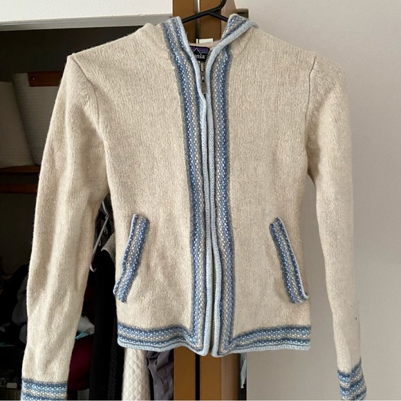 100% Wool -  Patagonia Sweater - Picture 1 of 3